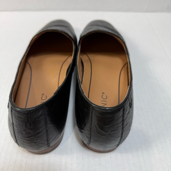 Vionic Black Leather Slip-On Loafers Sleek DesignSize 10 - Picture 3 of 10